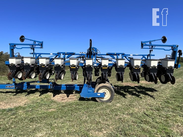 2013-kinze-3600-image-2