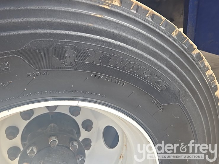 2021-freightliner-m2-106-image-52