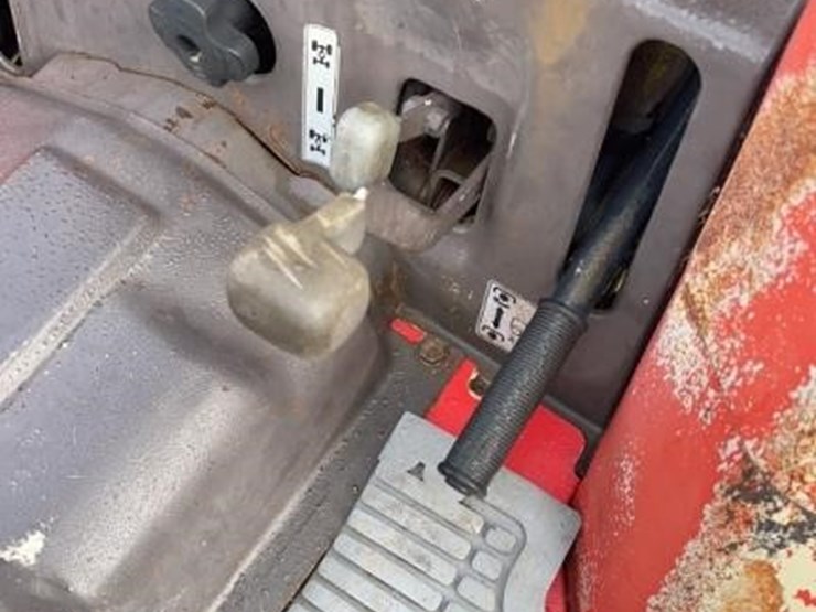 massey-ferguson-1220-image-8