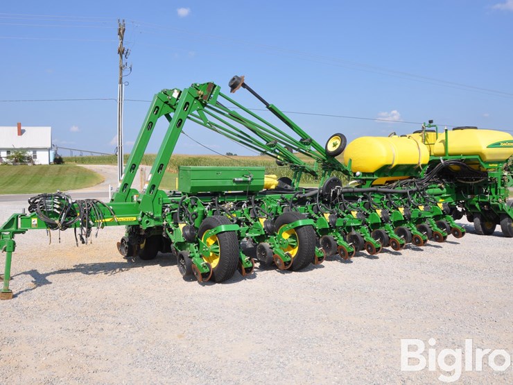 2015-john-deere-1775nt-image-1