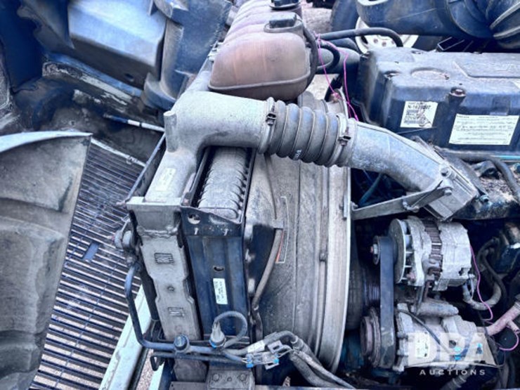 2003-volvo-10-image-61