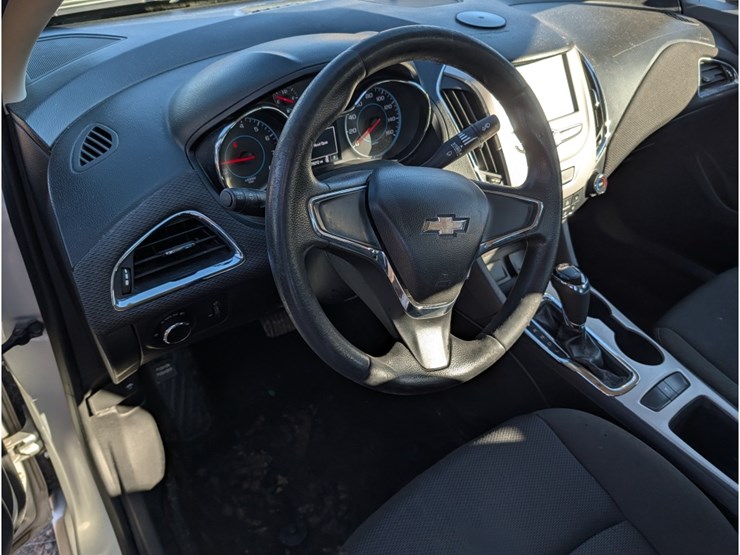 2016-chevrolet-cruze-image-17