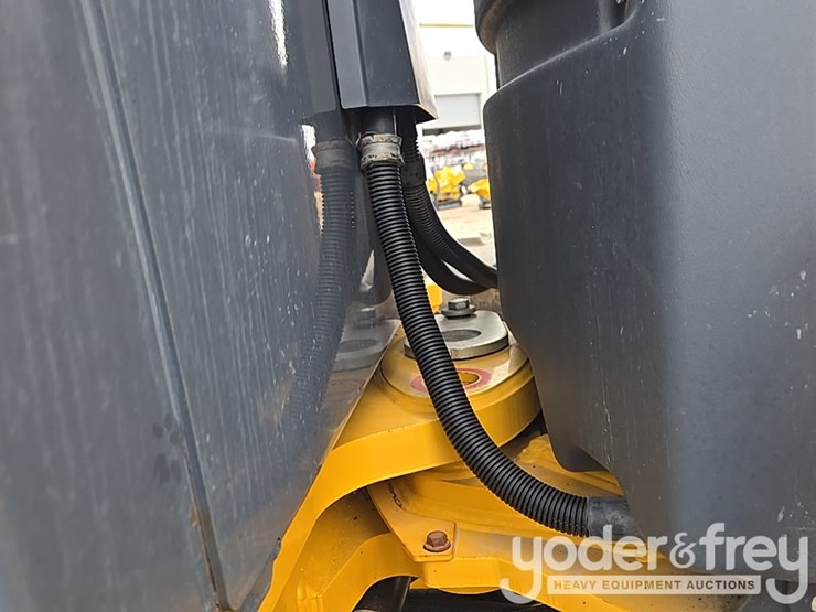 2017-deere-872g-image-45