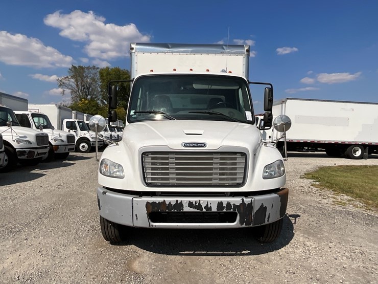 2018-freightliner-m2-106-image-3