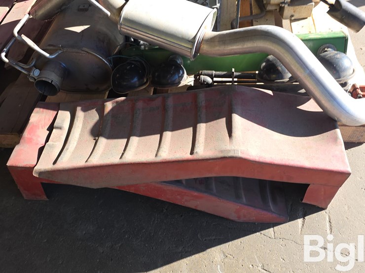 engine-stand-&-car-parts-image-9