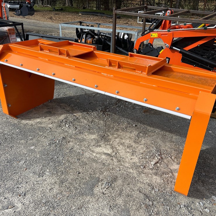 #100 • 7’ SKID STEER PUSH BLADE