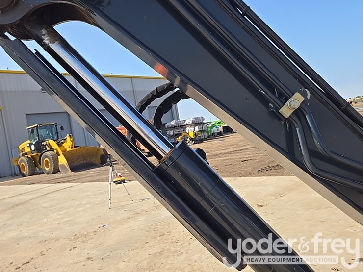 2020-deere-35g-image-41