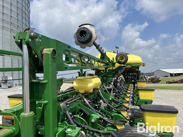 2020-john-deere-1775-image-16