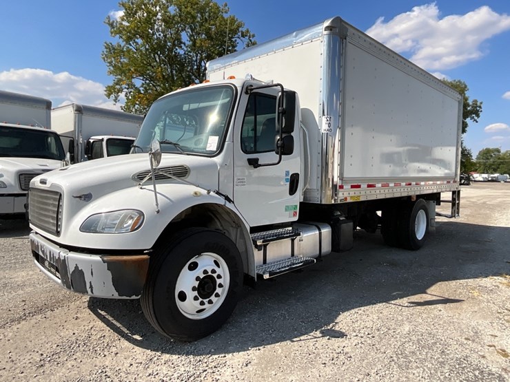 2018-freightliner-m2-106-image-1
