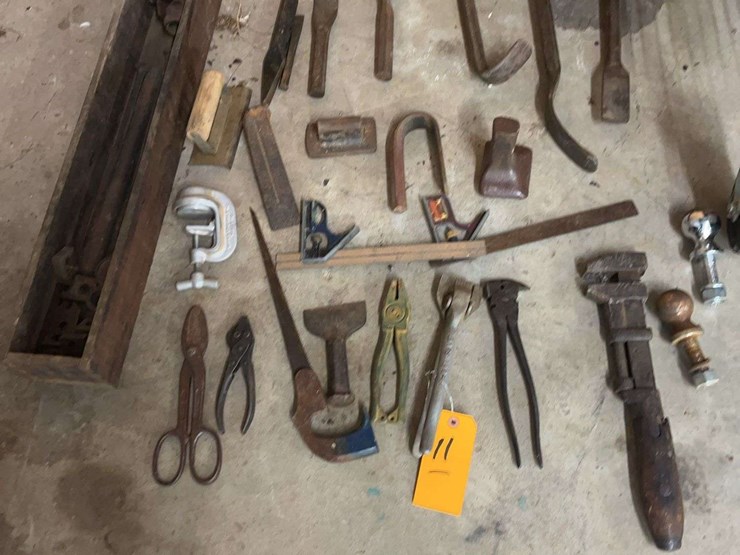 group-of-hand-tools---vintage-image-1
