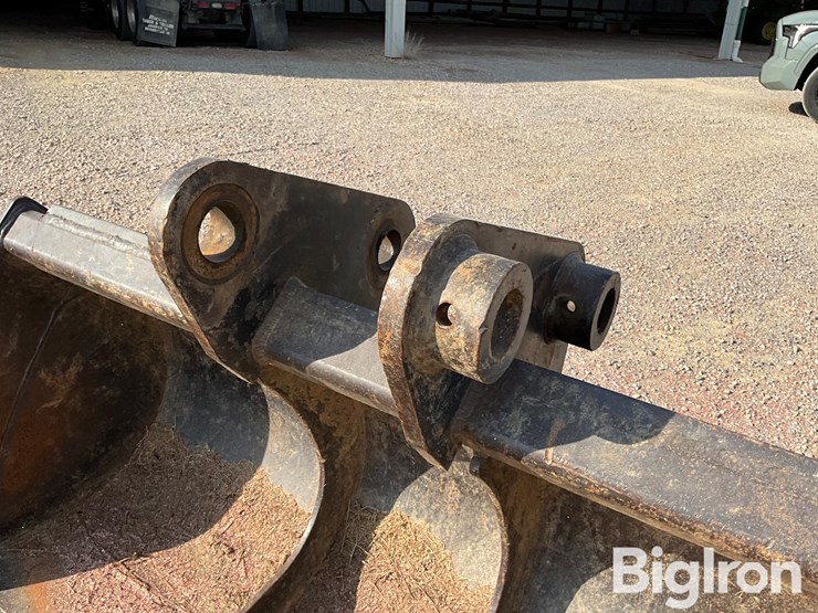 72"-c&p-excavator-bucket-image-18