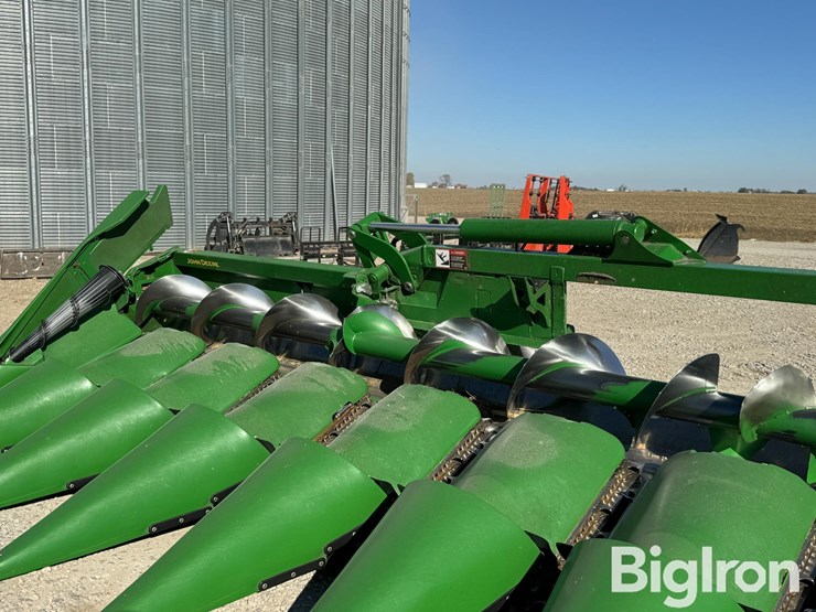 2024-john-deere-c12f-image-14