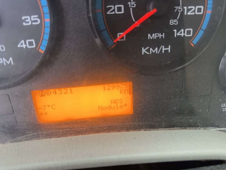 2010-international-7400-image-24