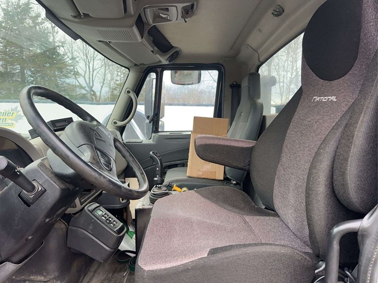 2010-international-7400-image-19