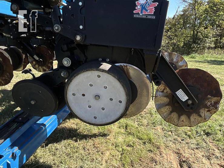 2013-kinze-3600-image-9