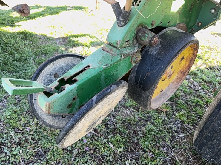 john-deere-7200-pull-type-vacuum-air-planter---4-row-located-at-107-jernigan-swamp-rd.,-ahoskie,-nc-image-21