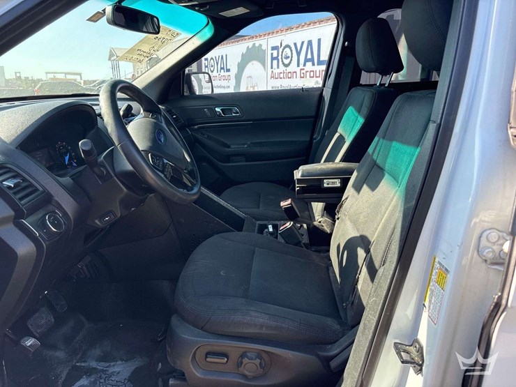 2017-ford-explorer-image-11