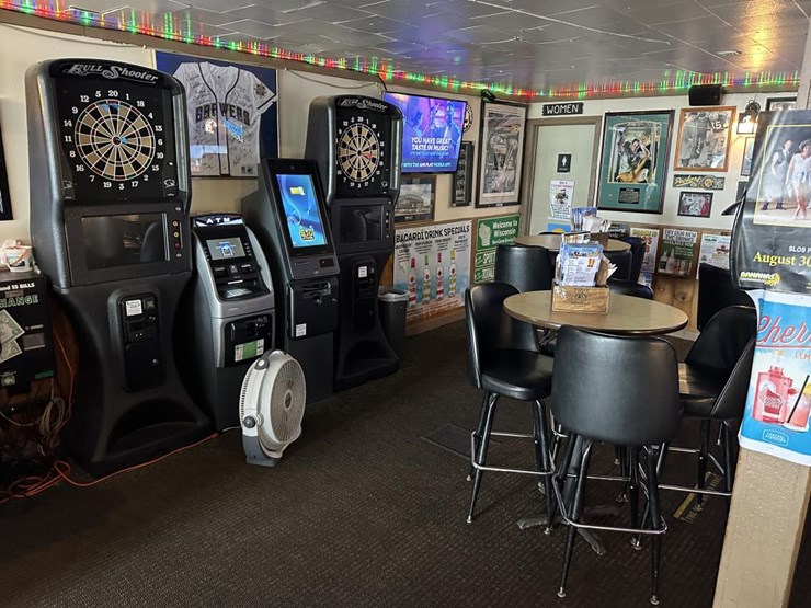 #100-•-waterfront-pub-with-4-bed/2-bath-apartment-image-54