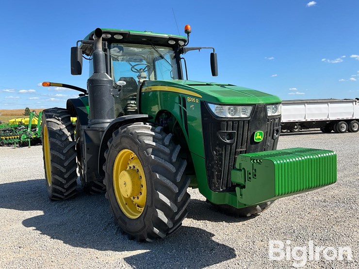 2019-john-deere-8295r-image-3