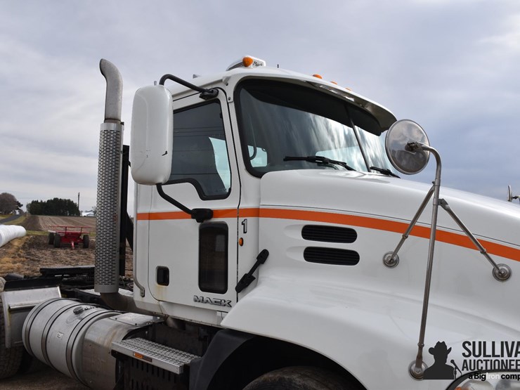 2011-mack-cxu613-t/a-truck-tractor-image-19