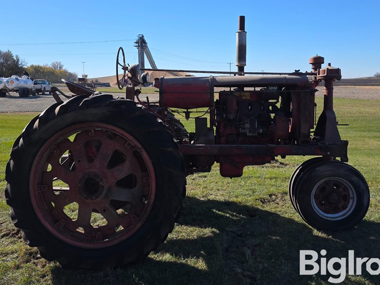 1938-farmall-f-20-2wd-tractor-image-4
