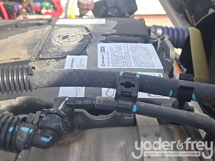 2021-freightliner-m2-106-image-103