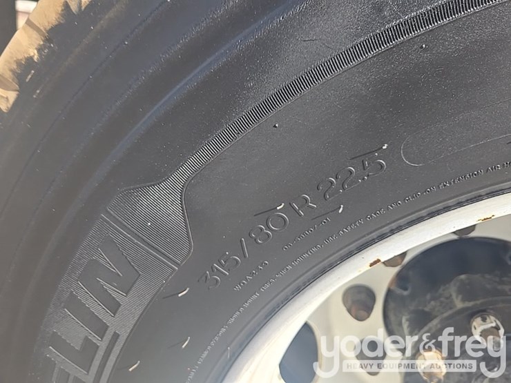 2021-freightliner-m2-106-image-51