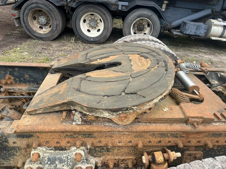 #1633-•-1995-freightliner-usf-1e-sleeper-cab-truck-tractor-image-18