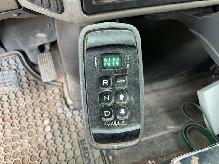 2010-international-7400-image-23