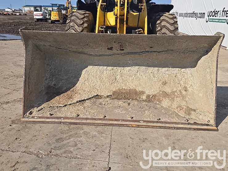 2018-komatsu-wa200-8-image-11