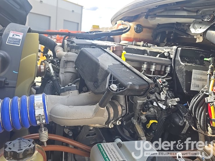 2021-freightliner-m2-106-image-75