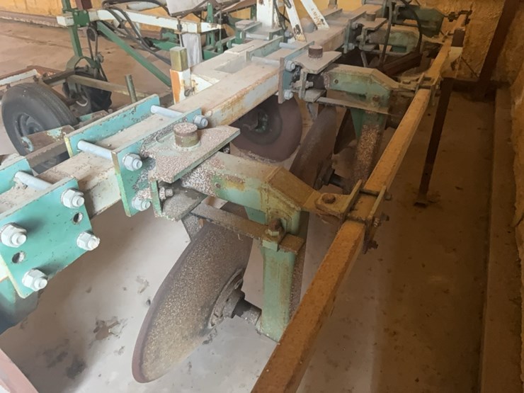 strickland-4-row-sweet-potato-inverting-plow-image-7