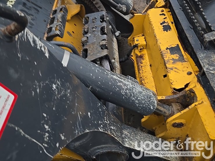 2020-deere-333g-image-38