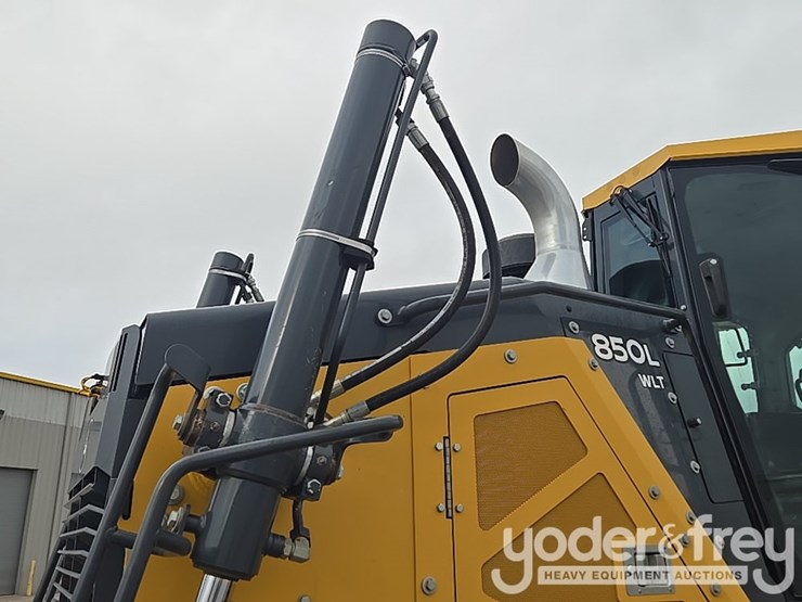 2019-deere-850l-wlt-image-40