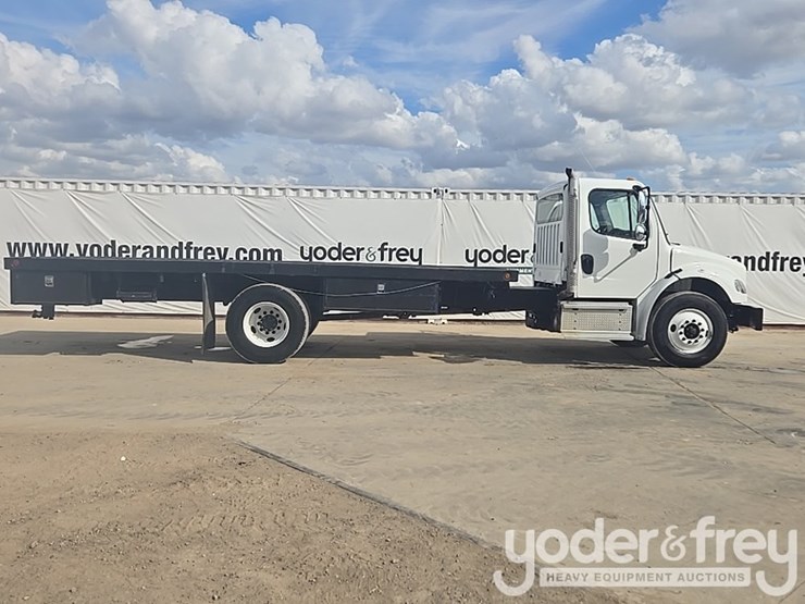 2021-freightliner-m2-106-image-6