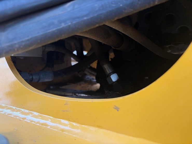 john-deere-324-image-23