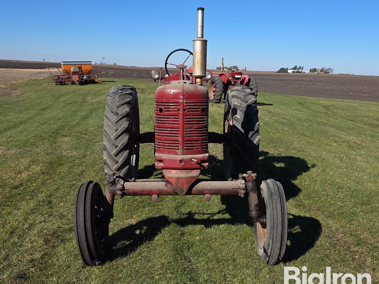 1940-farmall-h-2wd-tractor-image-2