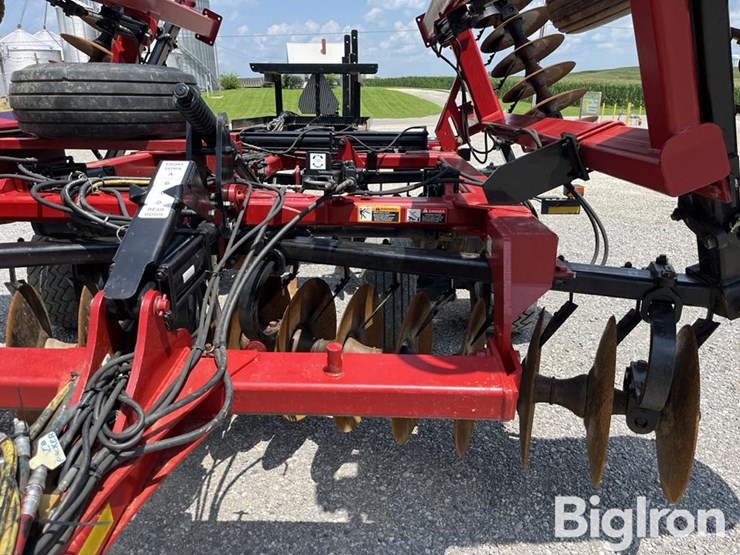 case-ih-330-image-12