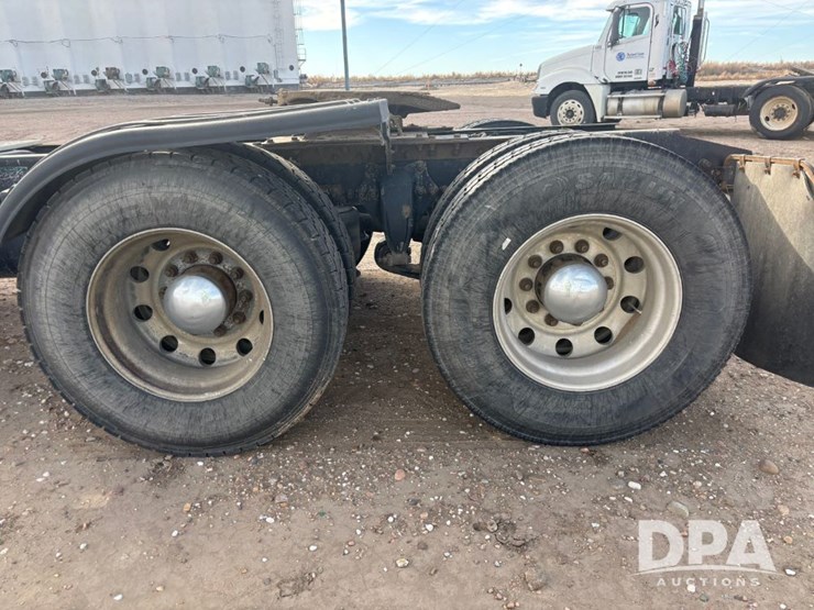 2000-caterpillar-10-image-27