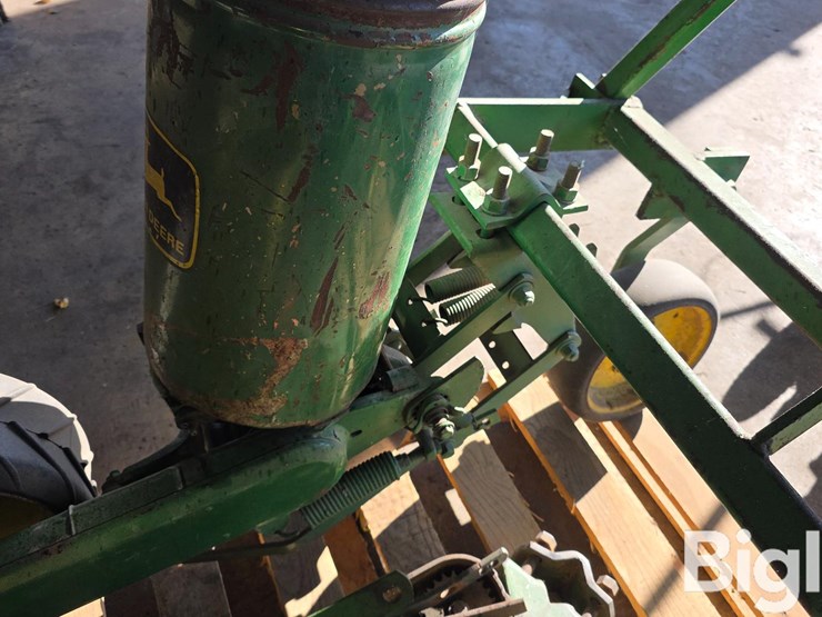 john-deere-2r30"-planter-image-16