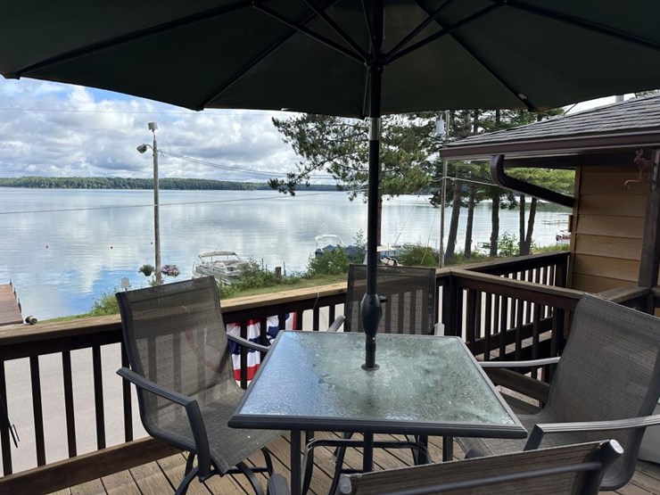 #100-•-waterfront-pub-with-4-bed/2-bath-apartment-image-111