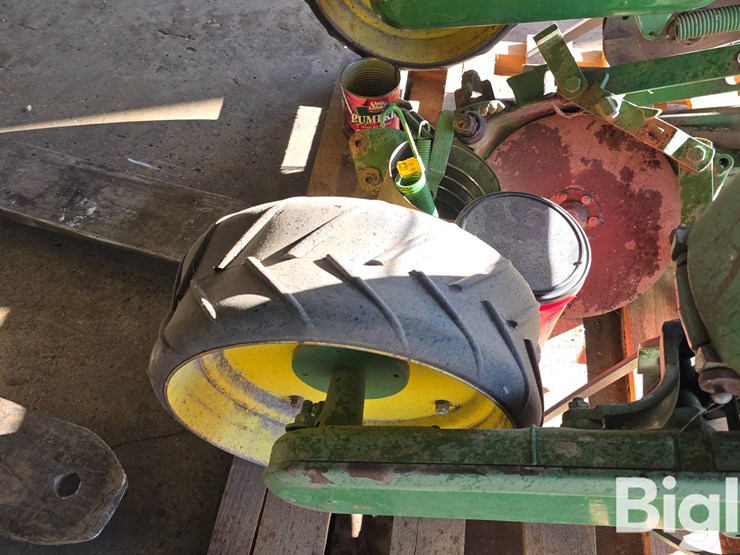 john-deere-2r30"-planter-image-14