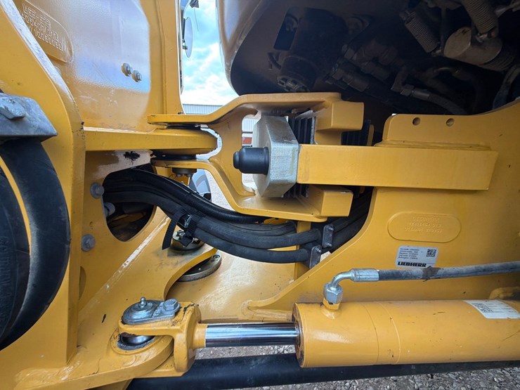 john-deere-324-image-19