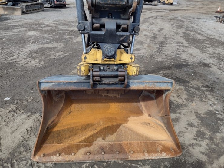 22-hyundai-hx140al-image-24