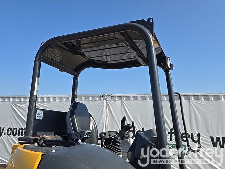 2020-deere-35g-image-69