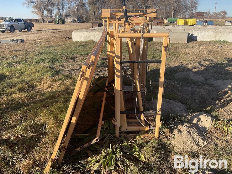 foremost-calf-working-table-image-6