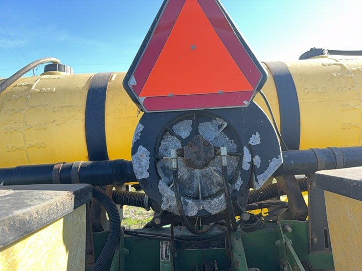 john-deere-7200-pull-type-vacuum-air-planter---4-row-located-at-107-jernigan-swamp-rd.,-ahoskie,-nc-image-31