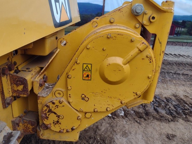 caterpillar-14-image-37