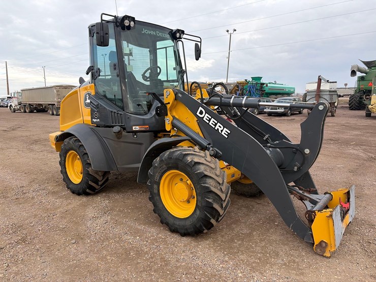 john-deere-324-image-2