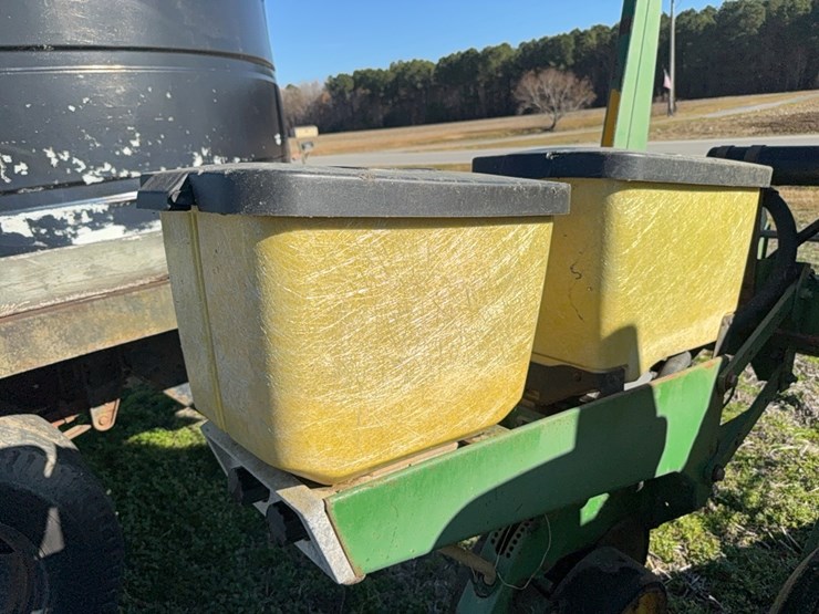 john-deere-7200-pull-type-vacuum-air-planter---4-row-located-at-107-jernigan-swamp-rd.,-ahoskie,-nc-image-33